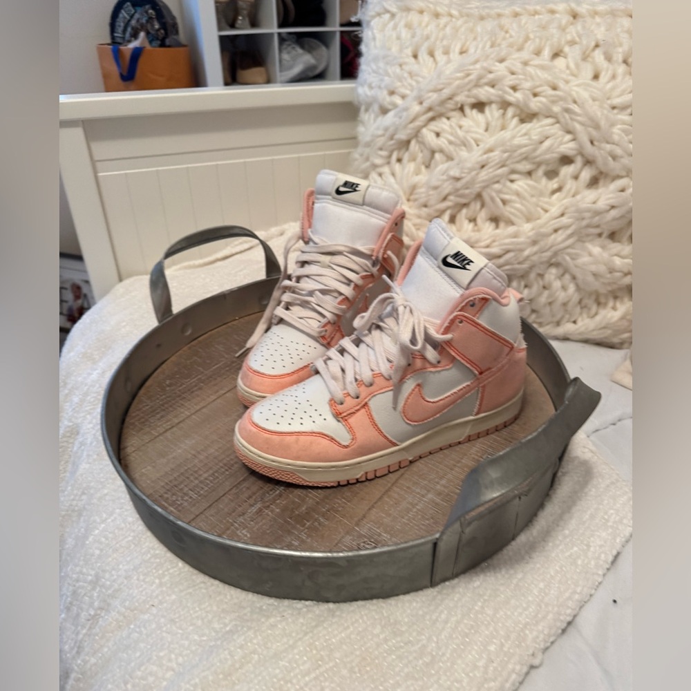 Nike High-Top Sneakers in Light Pink and White